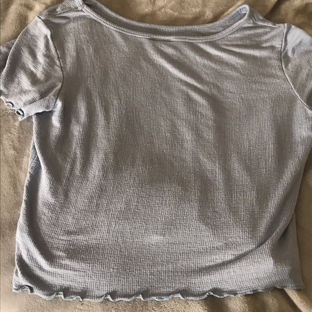 Cropped light blue tshirt!